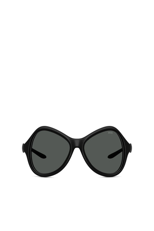 Cat-eye style sunglasses