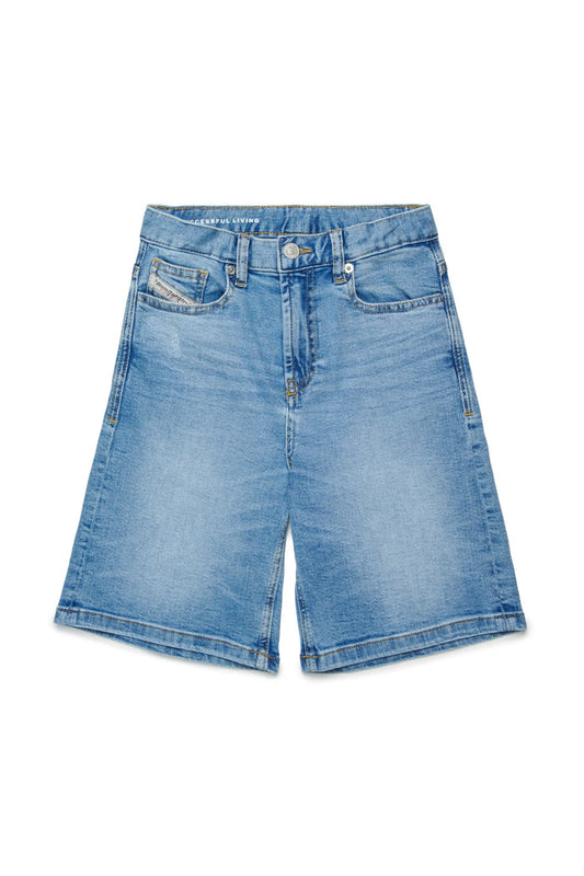 Denim shorts in treated stretch denim