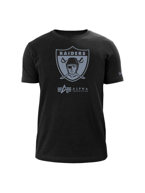 This black Las Vegas Raiders x Alpha x New Era Tee (Historic Logo) features the iconic Raiders logo and Alpha Industries branding on the front, channeling the timeless style of a classic MA-1 Bomber Jacket.