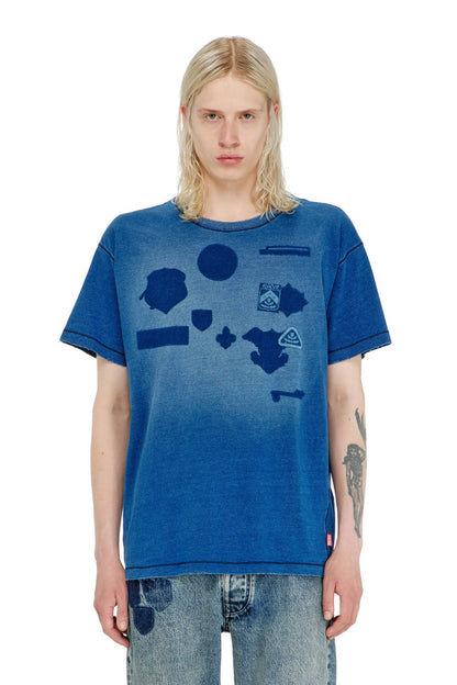 T-shirt with shadow-effect patches
